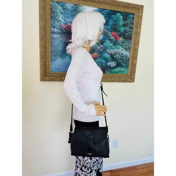 Vtg Dooney and Bourke large Essex blackpebble crossbody, shoulder bag style R65 - Picture 3 of 10